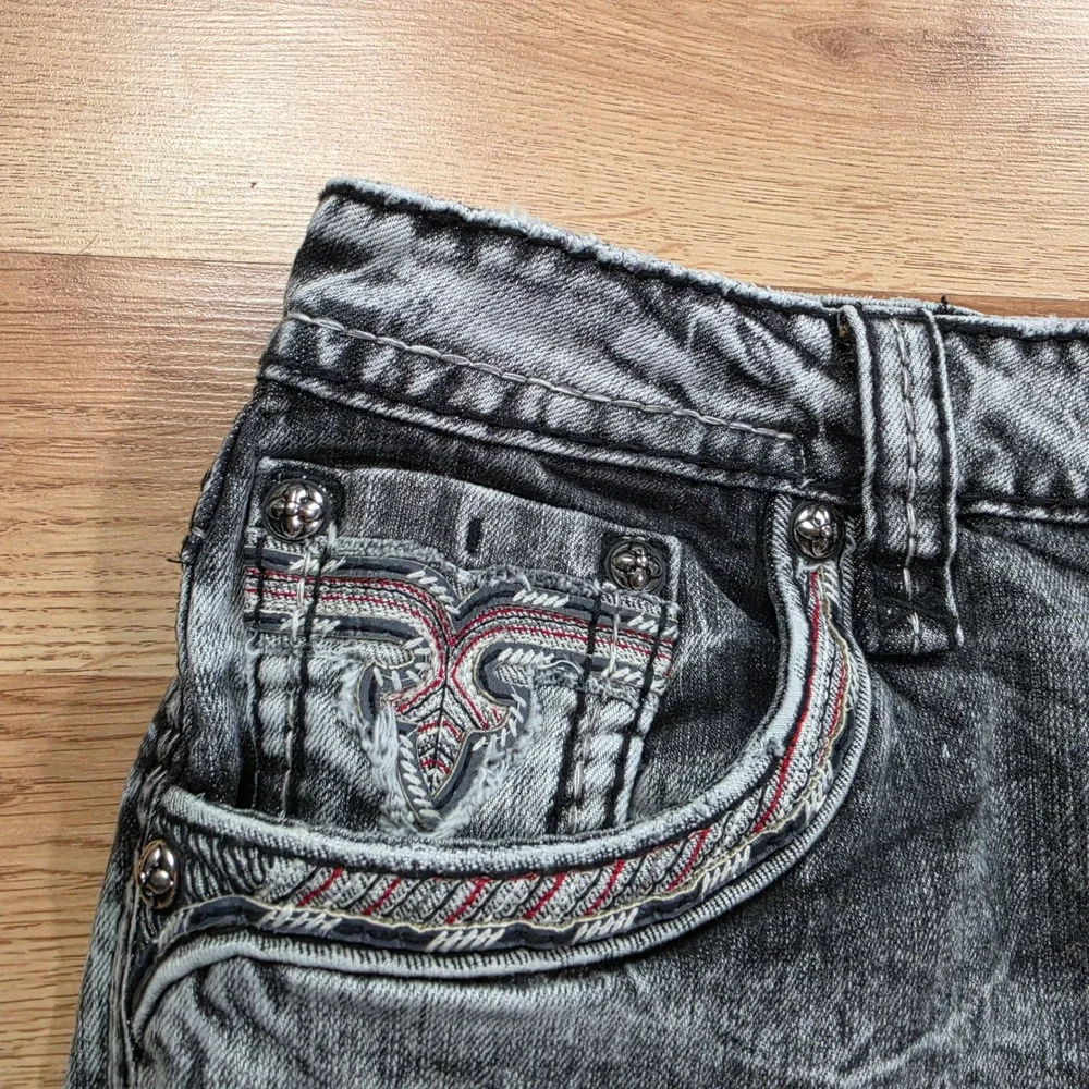 Rock Revival Kliner Shorts Mens 40 TJ2468H205 Acid Wash Grey Denim Fleur-De-Lis
